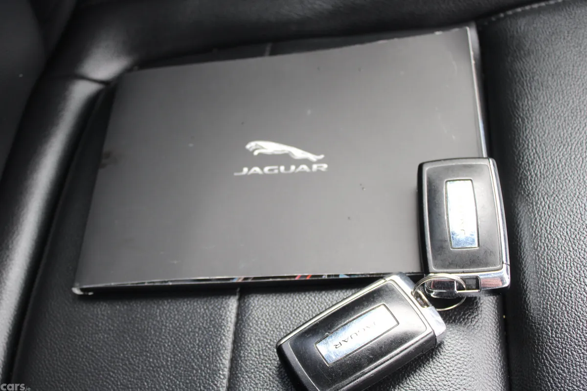 Jaguar F-Pace SUV, Petrol Plug-in Hybrid, 2022, Black