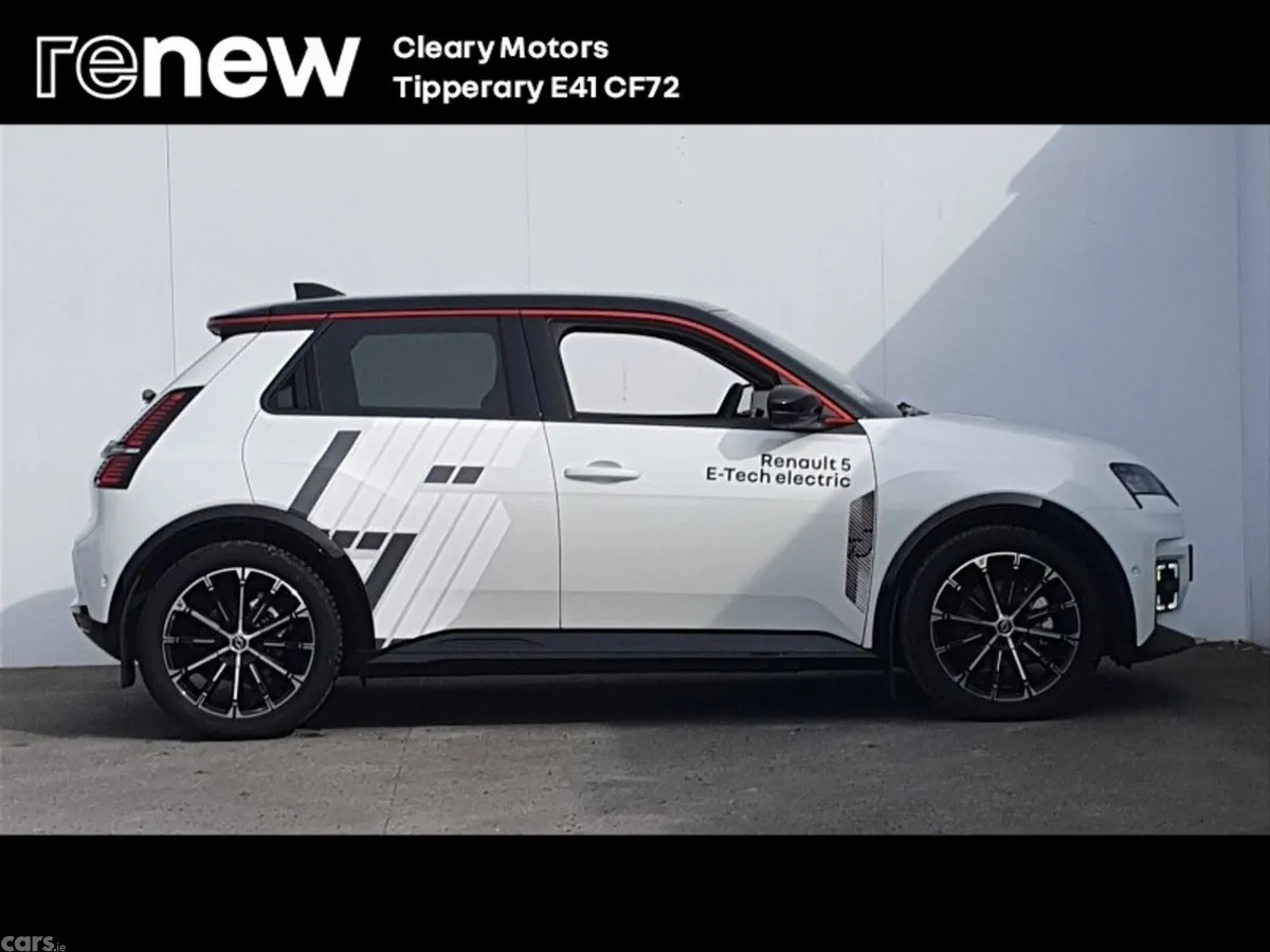 Renault 5 Hatchback, Electric, 2025, White