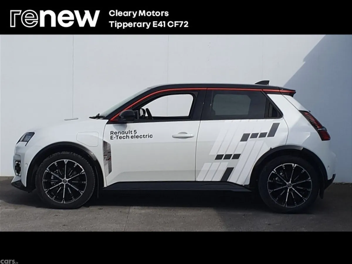 Renault 5 Hatchback, Electric, 2025, White