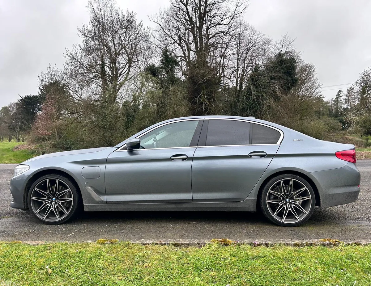 BMW 5-Series Saloon, Petrol Plug-in Hybrid, 2017, Blue