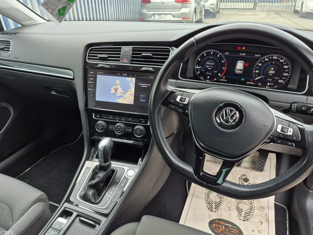Volkswagen Golf Hatchback, Petrol, 2017, Red