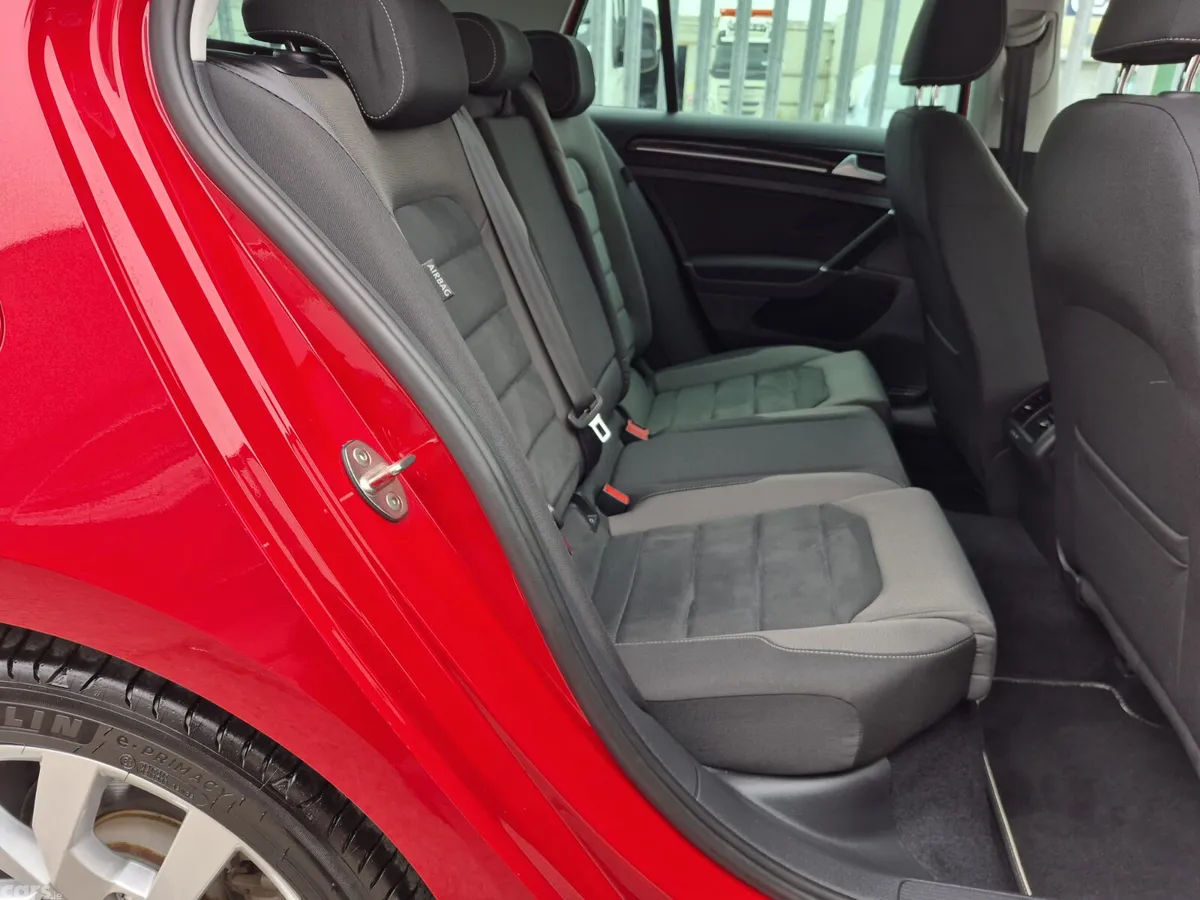 Volkswagen Golf Hatchback, Petrol, 2017, Red