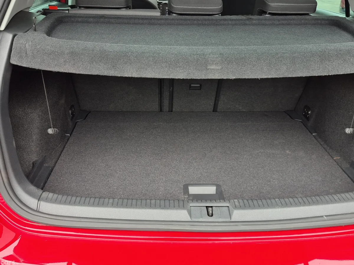 Volkswagen Golf Hatchback, Petrol, 2017, Red