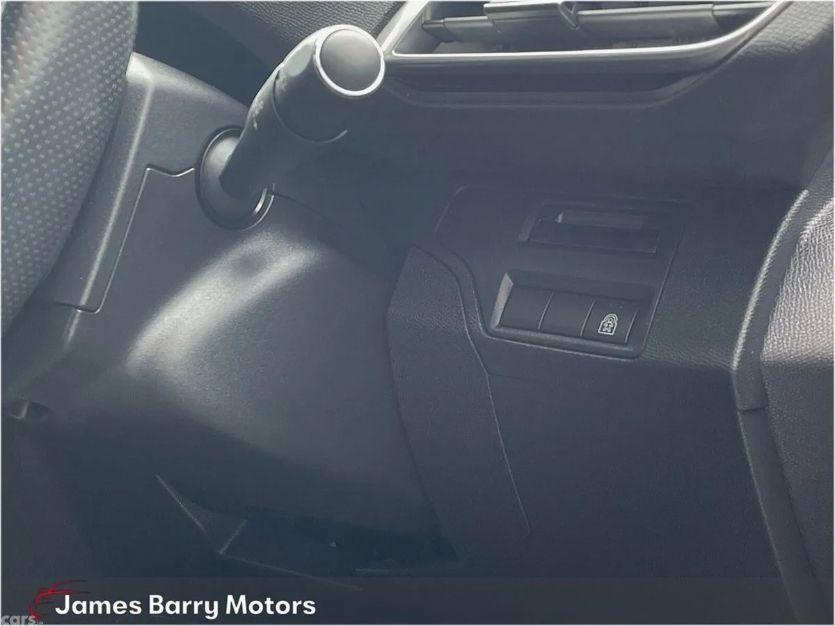 Peugeot 3008 MPV, Petrol, 2018, White