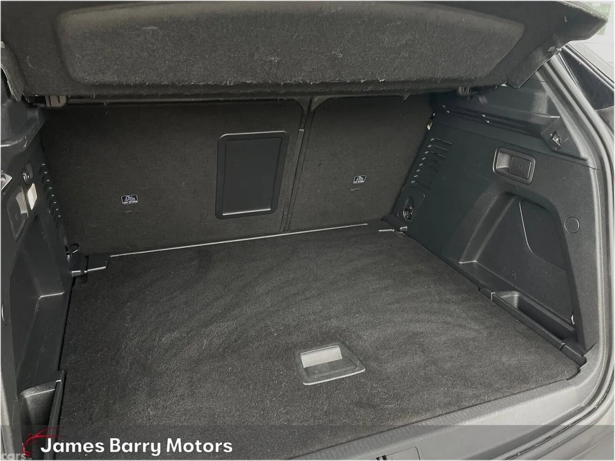 Peugeot 3008 MPV, Petrol, 2018, White