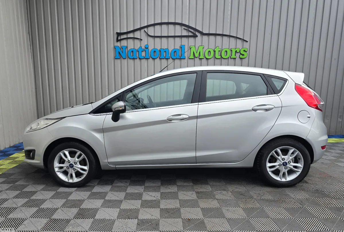 Ford Fiesta Hatchback, Petrol, 2017, Silver