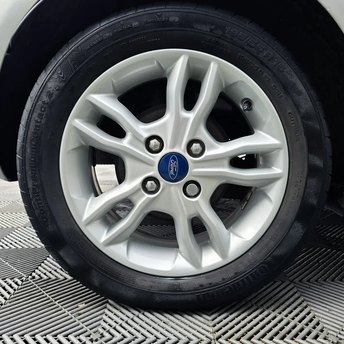 Ford Fiesta Hatchback, Petrol, 2017, Silver
