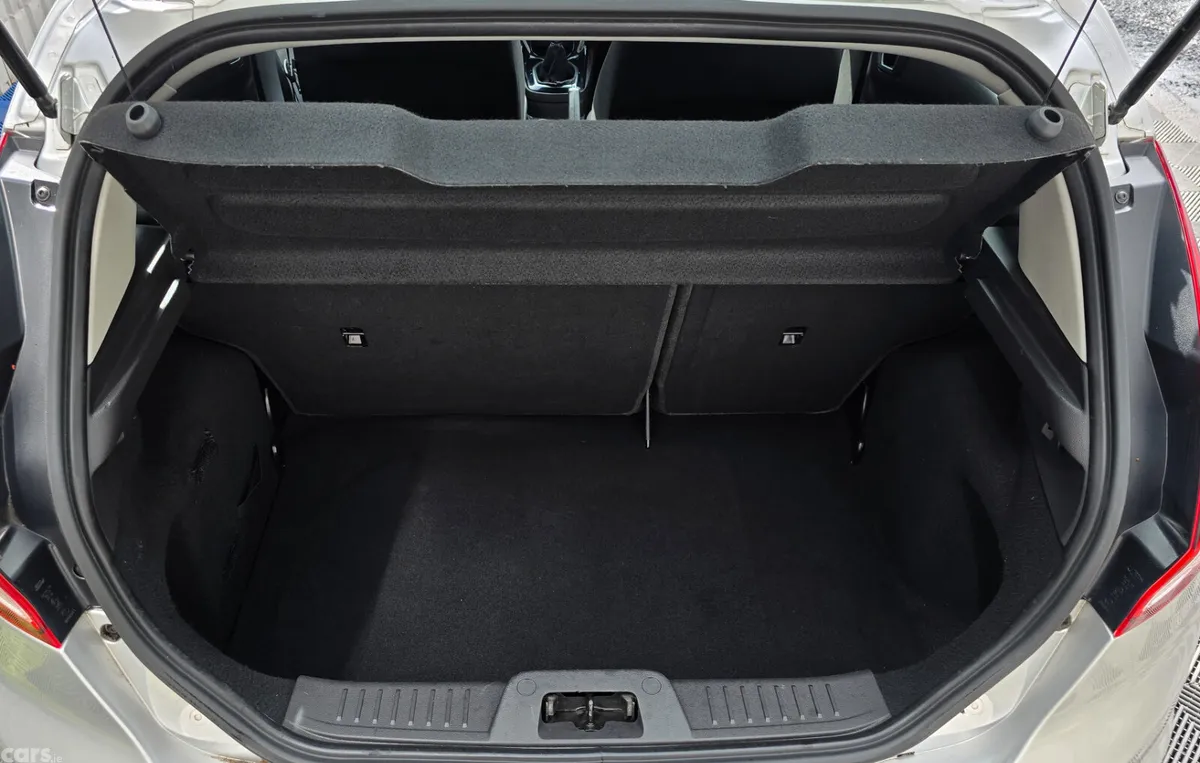 Ford Fiesta Hatchback, Petrol, 2017, Silver