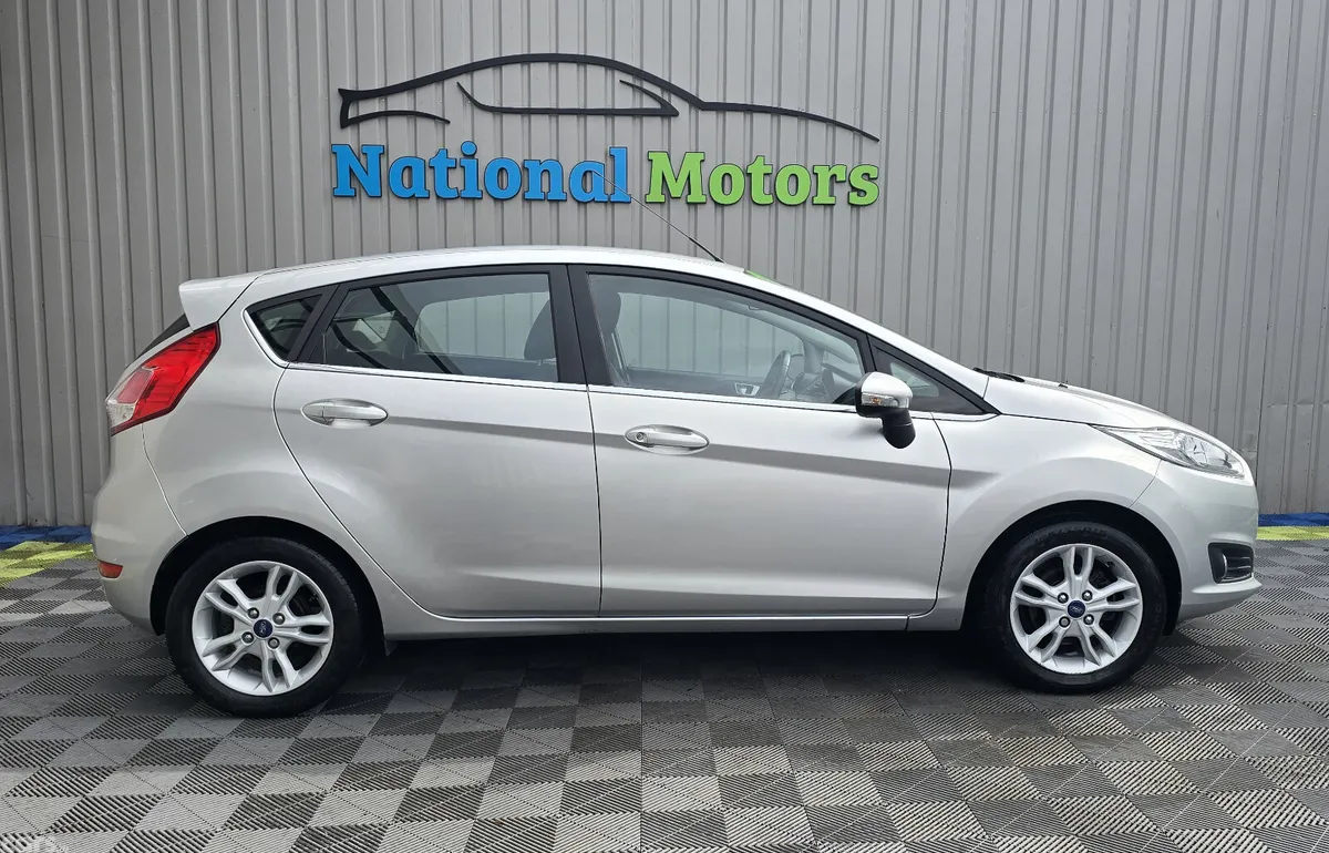 Ford Fiesta Hatchback, Petrol, 2017, Silver