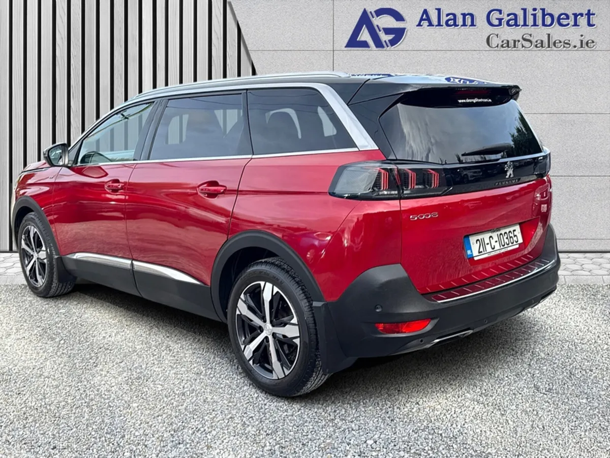 Peugeot 5008 MPV, Diesel, 2021, Red