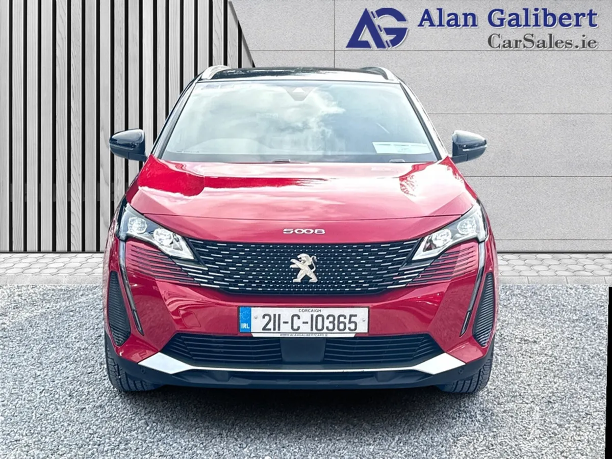 Peugeot 5008 MPV, Diesel, 2021, Red