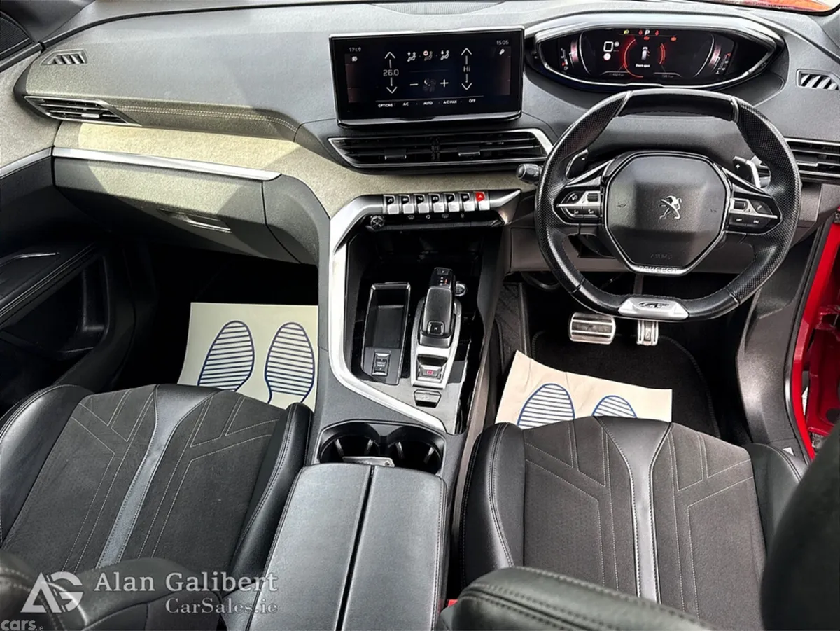 Peugeot 5008 MPV, Diesel, 2021, Red