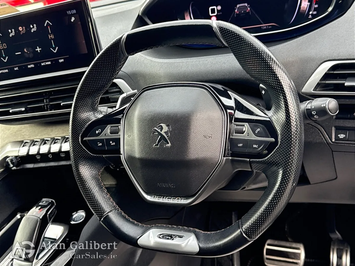 Peugeot 5008 MPV, Diesel, 2021, Red
