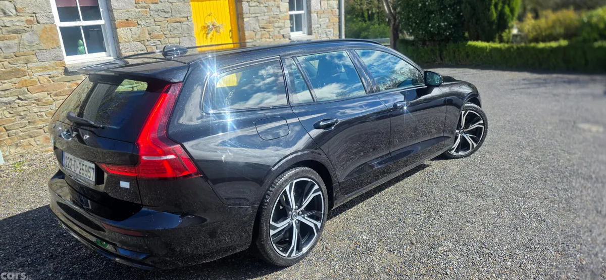 Volvo V60 Estate, Petrol Plug-in Hybrid, 2022, Black