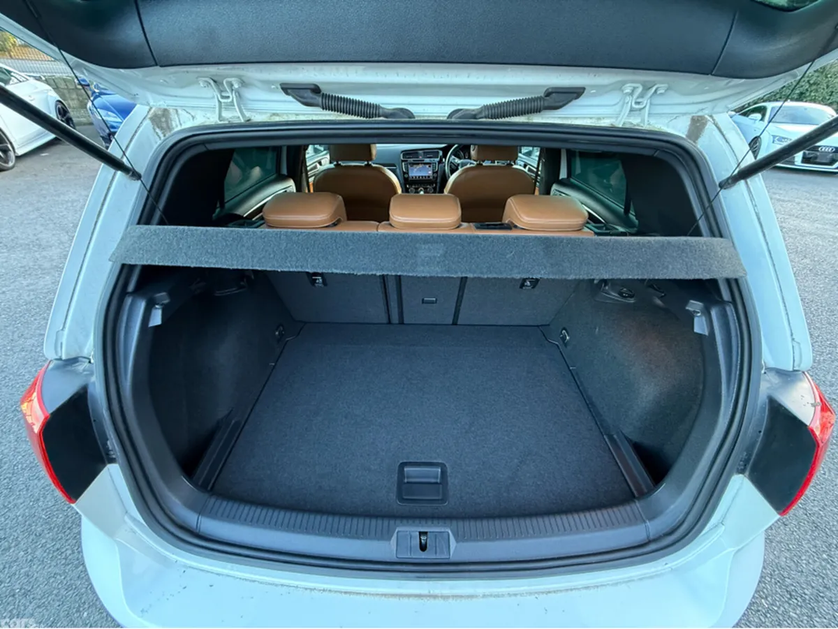 Volkswagen Golf Hatchback, Petrol, 2015, White