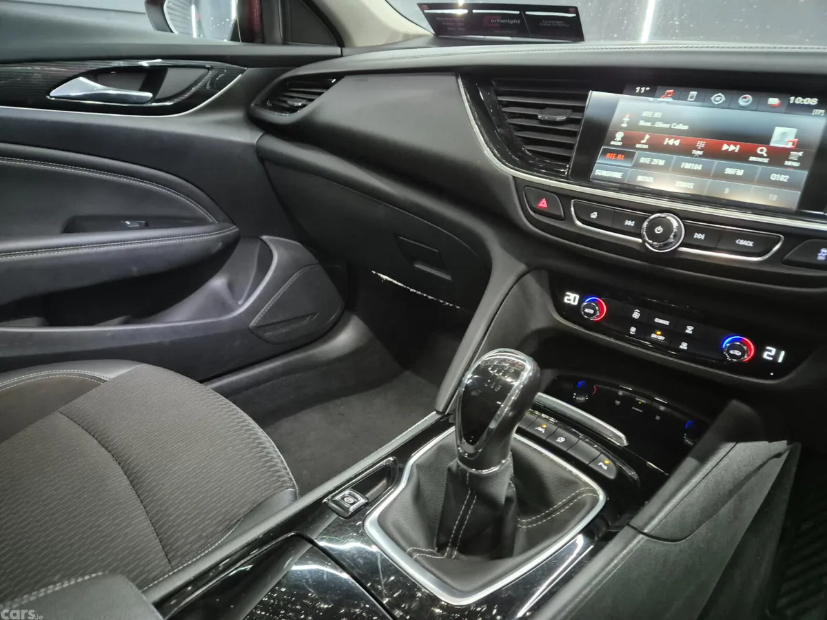 Vauxhall Insignia Estate, Diesel, 2018, Red