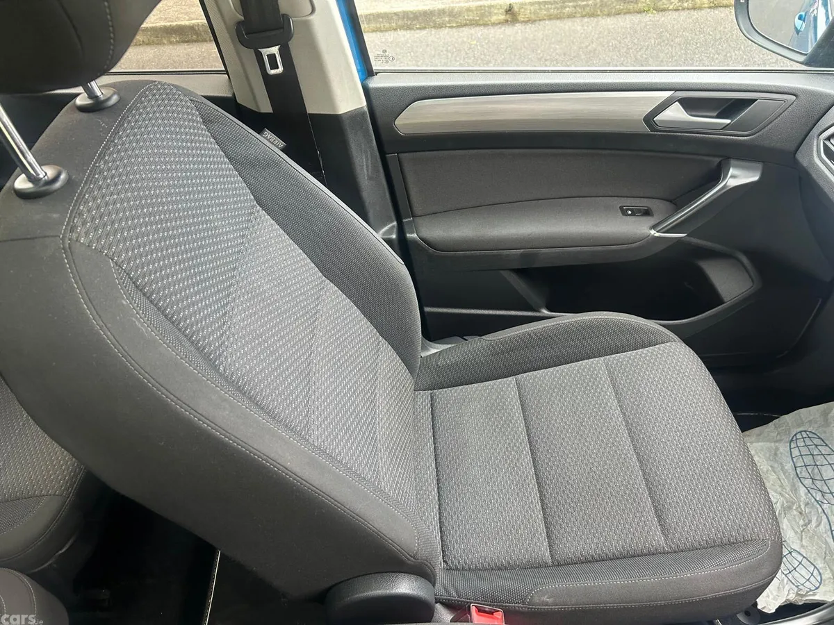 Volkswagen Touran MPV, Diesel, 2017, Blue