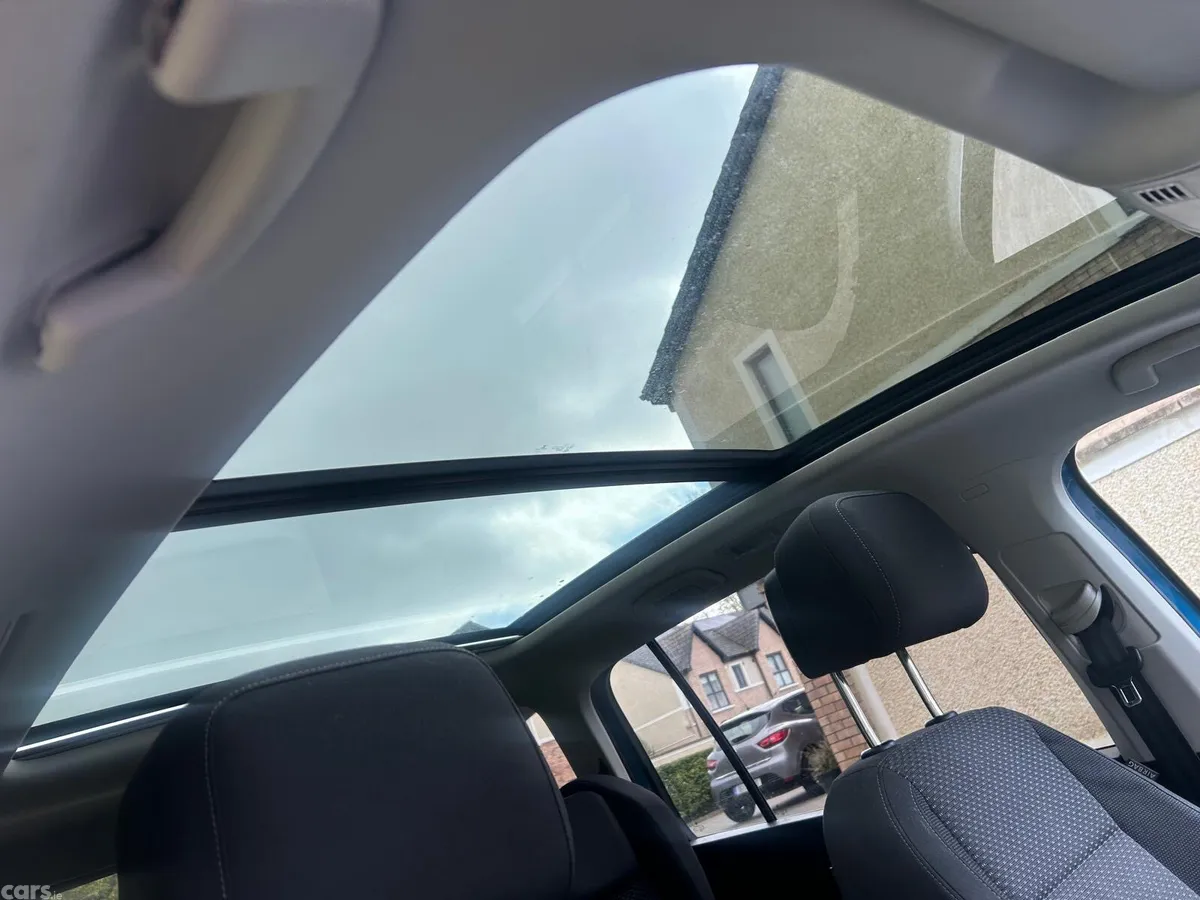 Volkswagen Touran MPV, Diesel, 2017, Blue