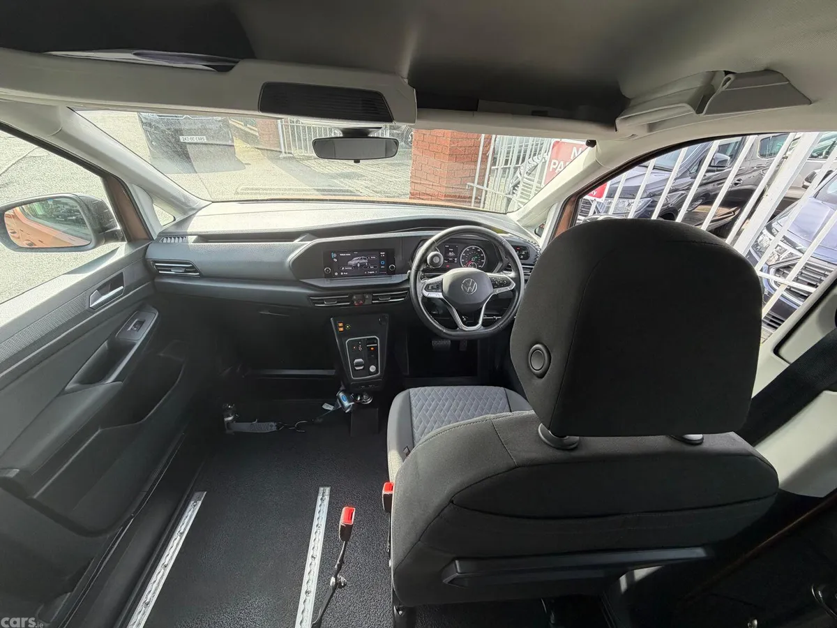 Volkswagen Caddy Maxi Life MPV, Petrol, 2023, Gold