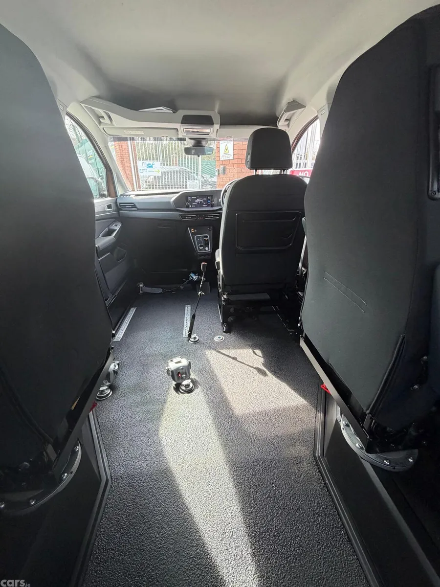 Volkswagen Caddy Maxi Life MPV, Petrol, 2023, Gold