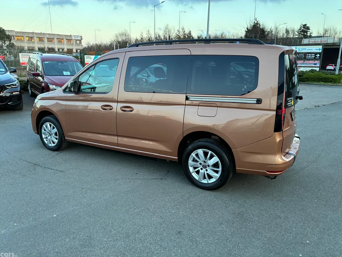 Volkswagen Caddy Maxi Life MPV, Petrol, 2023, Gold