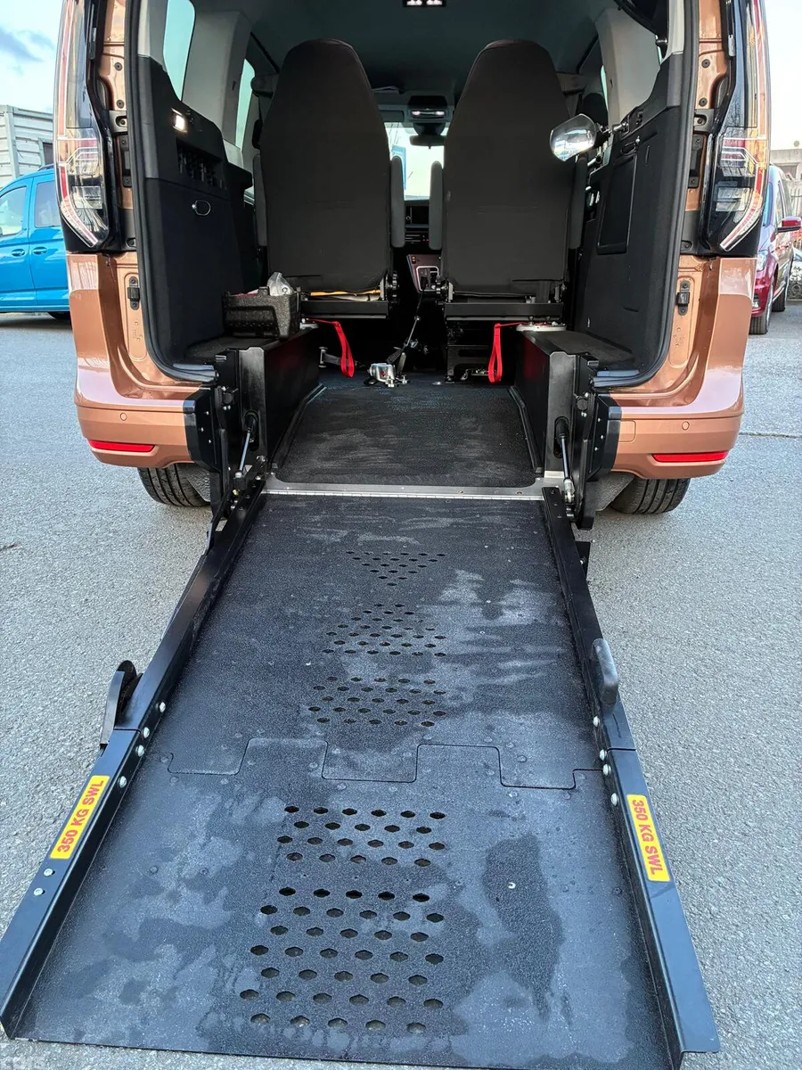 Volkswagen Caddy Maxi Life MPV, Petrol, 2023, Gold