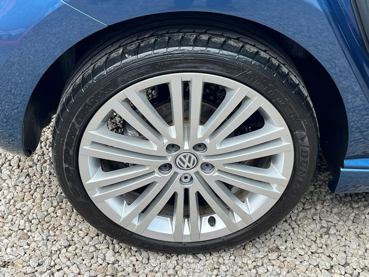 Volkswagen Polo Hatchback, Petrol, 2015, Blue