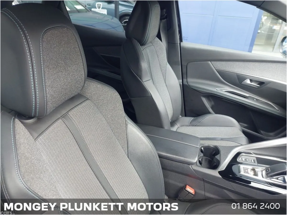 Peugeot 3008 MPV, Petrol, 2023, Black
