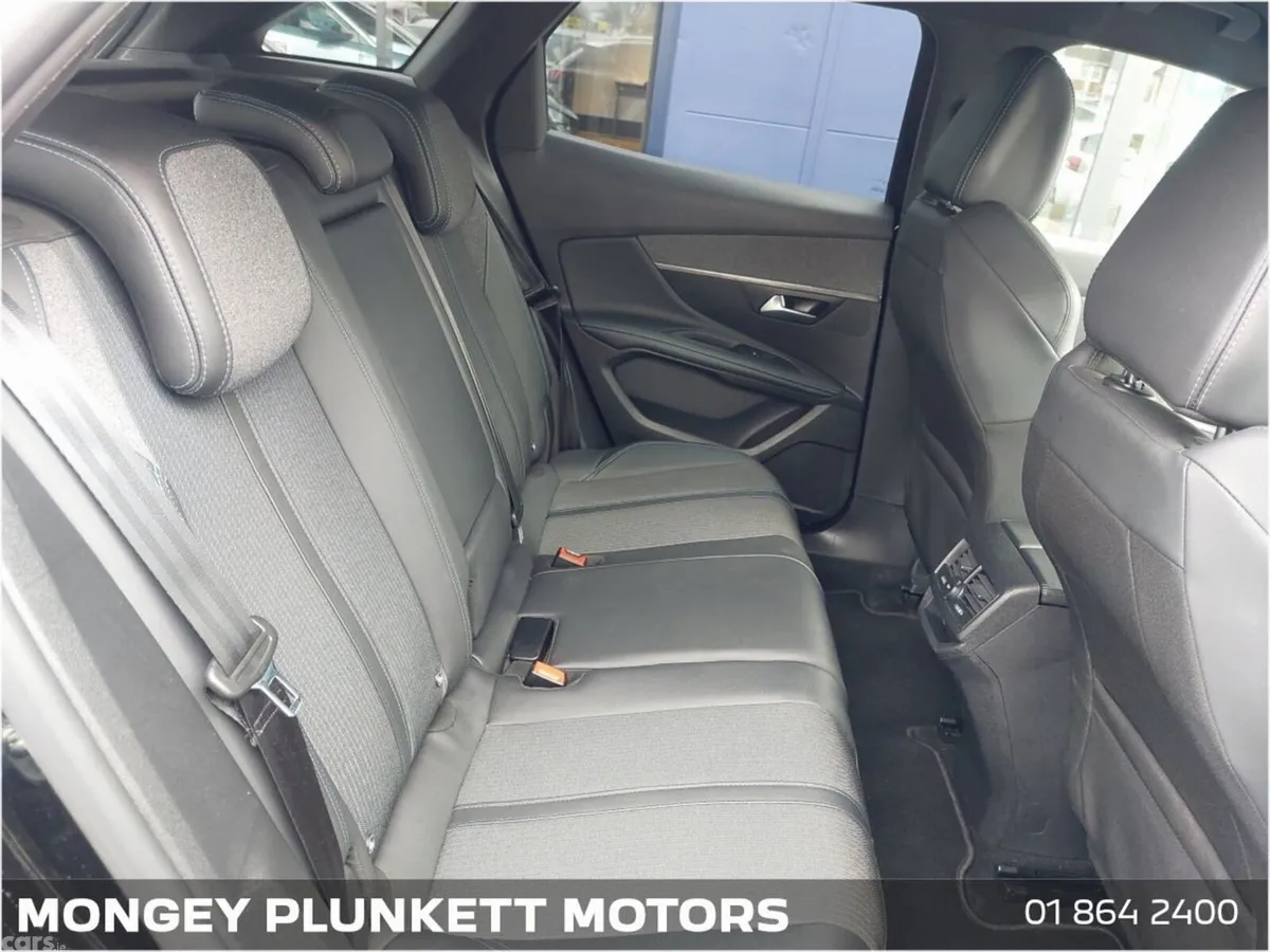 Peugeot 3008 MPV, Petrol, 2023, Black
