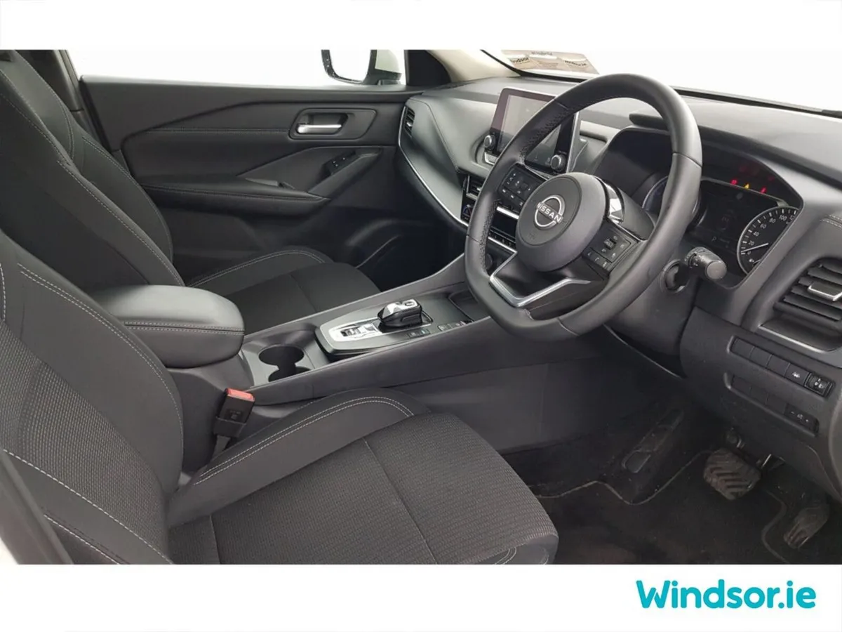 Nissan Qashqai MPV, Petrol, 2025, White