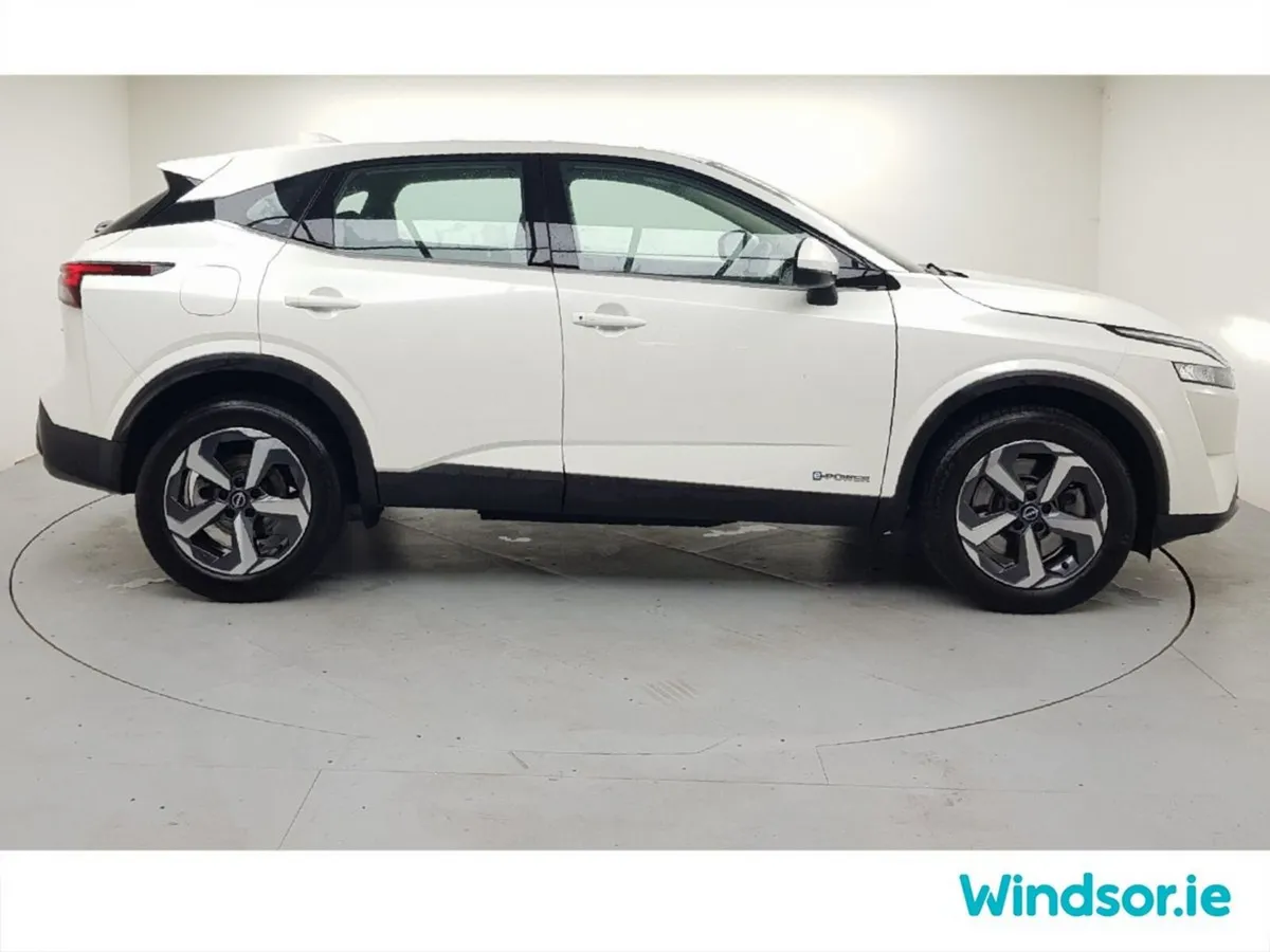 Nissan Qashqai MPV, Petrol, 2025, White