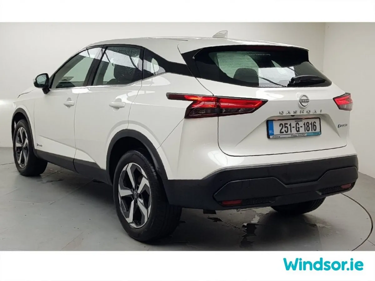 Nissan Qashqai MPV, Petrol, 2025, White