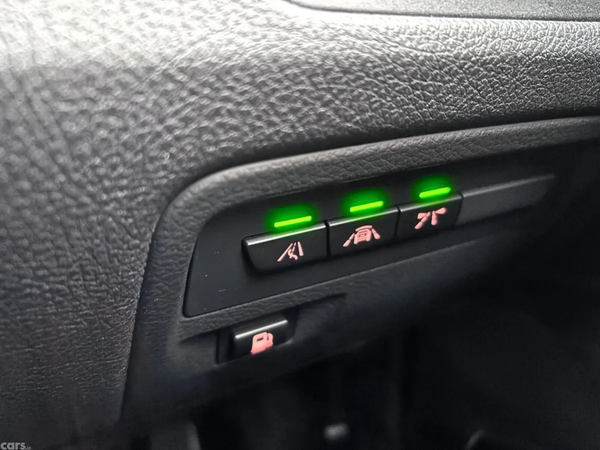 BMW 3-Series Saloon, Petrol Plug-in Hybrid, 2016, Black