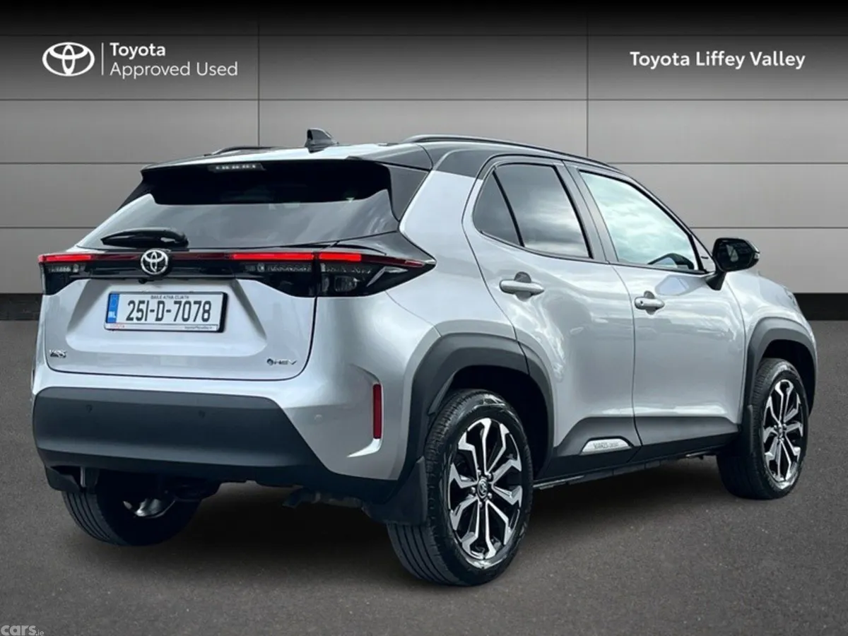 Toyota Yaris Cross Hatchback, Petrol Hybrid, 2025, Silver