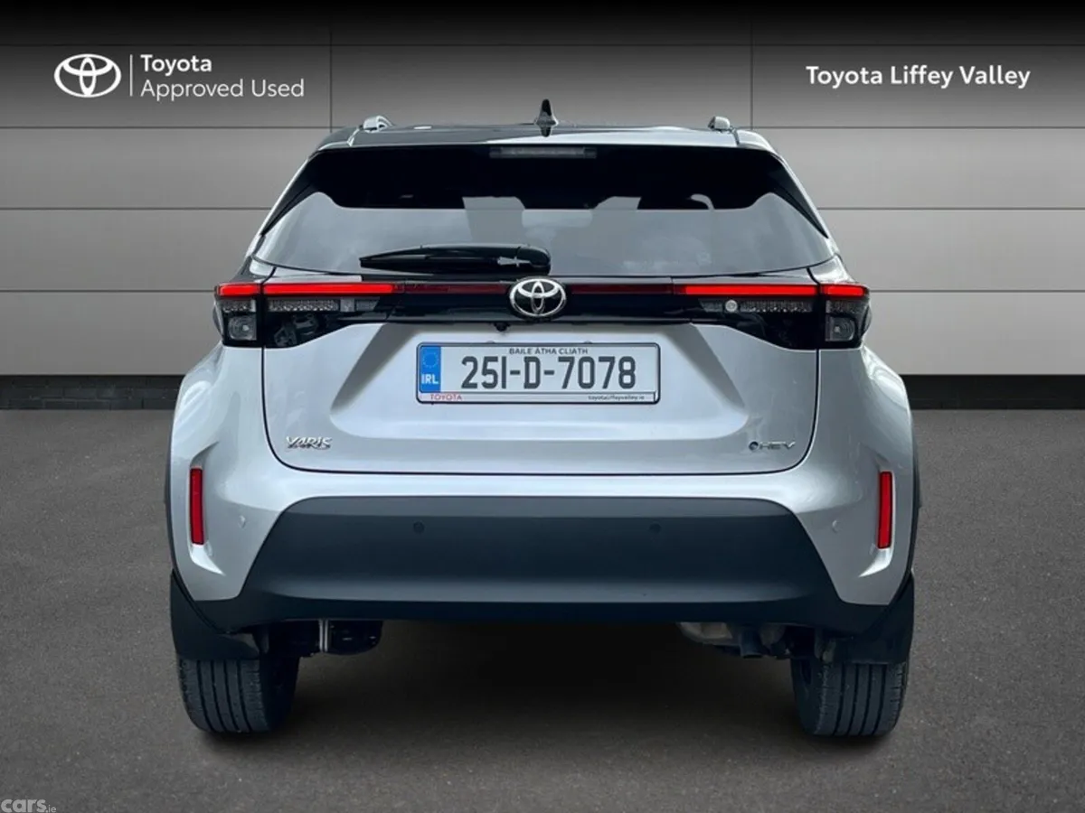 Toyota Yaris Cross Hatchback, Petrol Hybrid, 2025, Silver