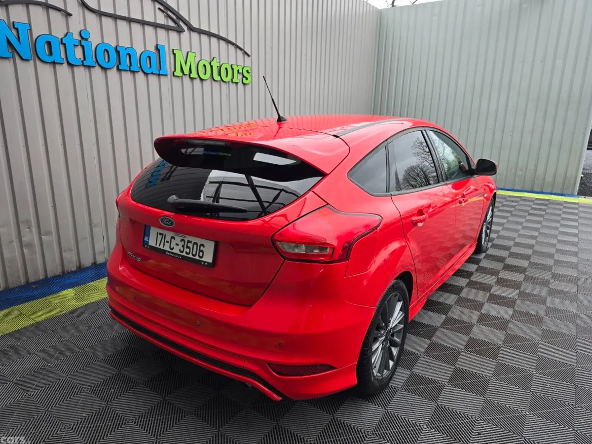 Ford Focus Hatchback, Diesel, 2017, Red