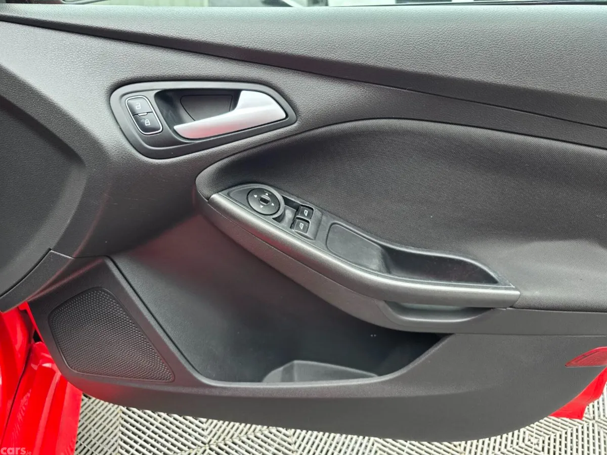 Ford Focus Hatchback, Diesel, 2017, Red