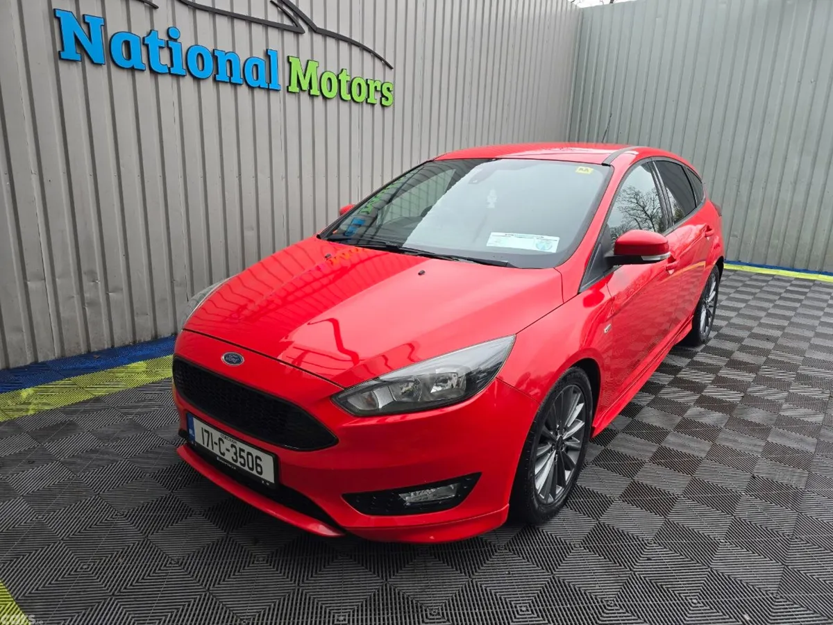 Ford Focus Hatchback, Diesel, 2017, Red