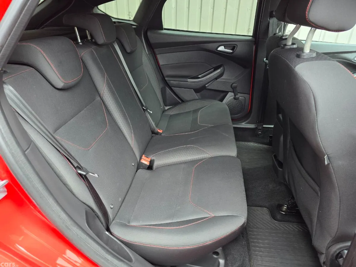 Ford Focus Hatchback, Diesel, 2017, Red