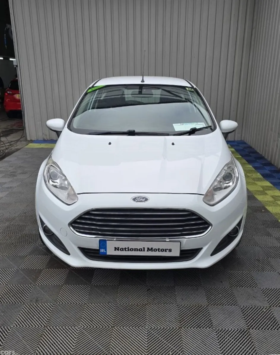 Ford Fiesta Hatchback, Petrol, 2015, White