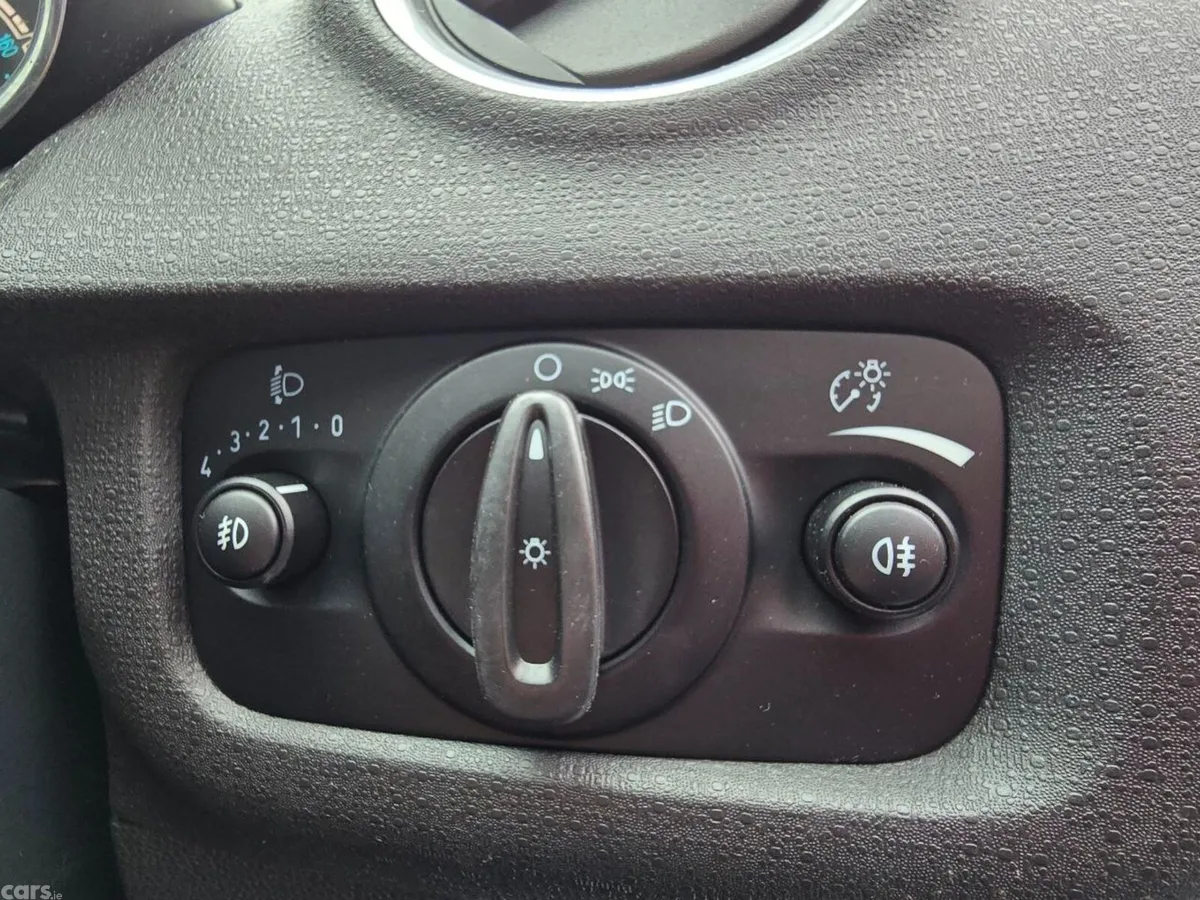 Ford Fiesta Hatchback, Petrol, 2015, White