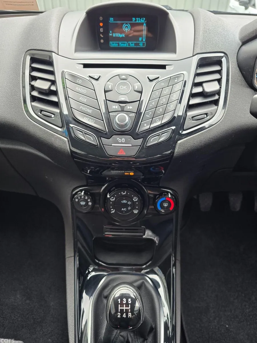 Ford Fiesta Hatchback, Petrol, 2015, White