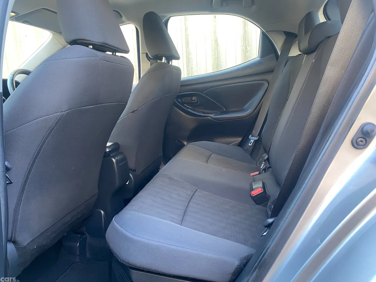 Toyota Yaris Hatchback, Petrol Hybrid, 2024, Grey