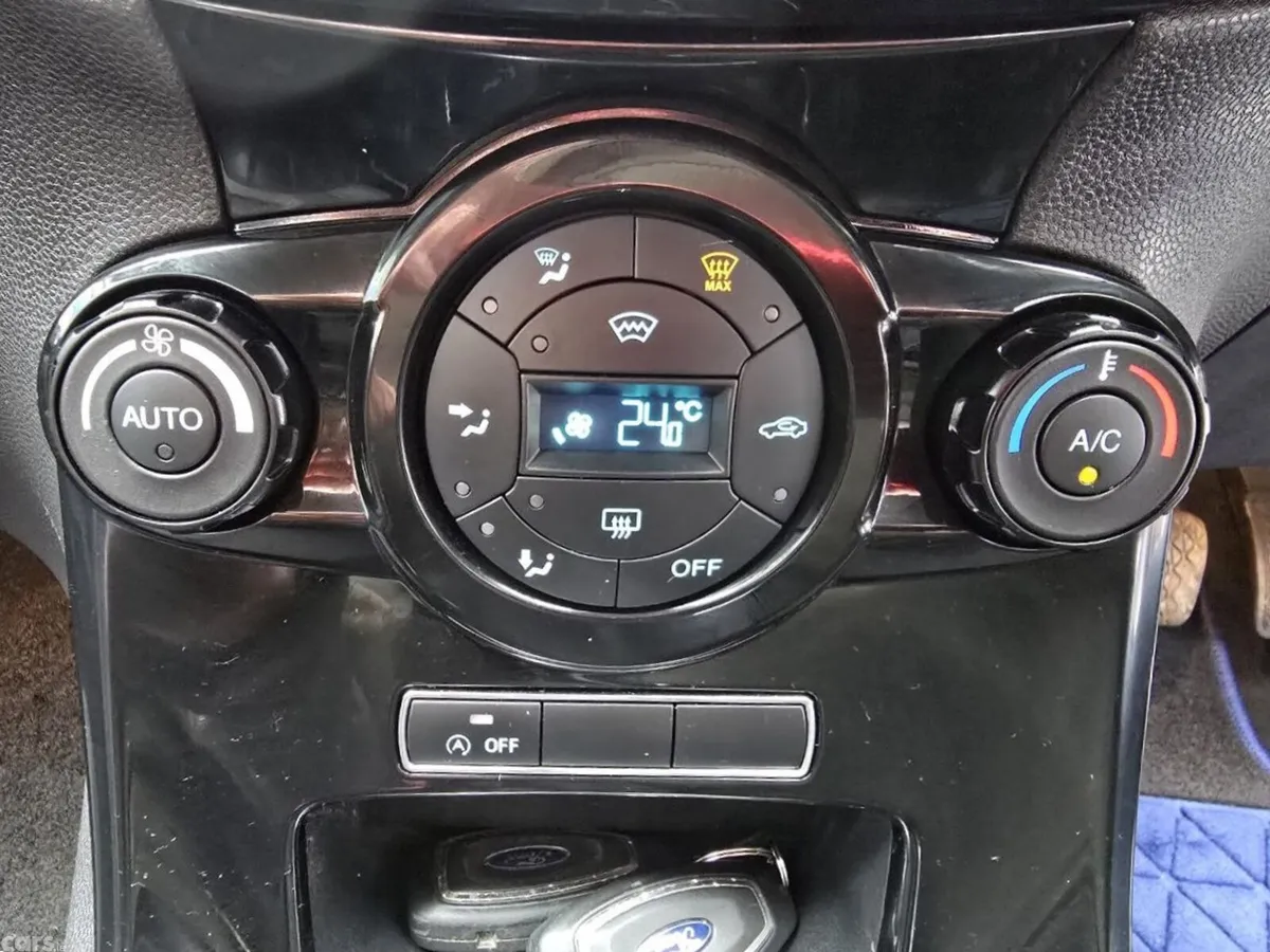 Ford Fiesta Hatchback, Petrol, 2015, White