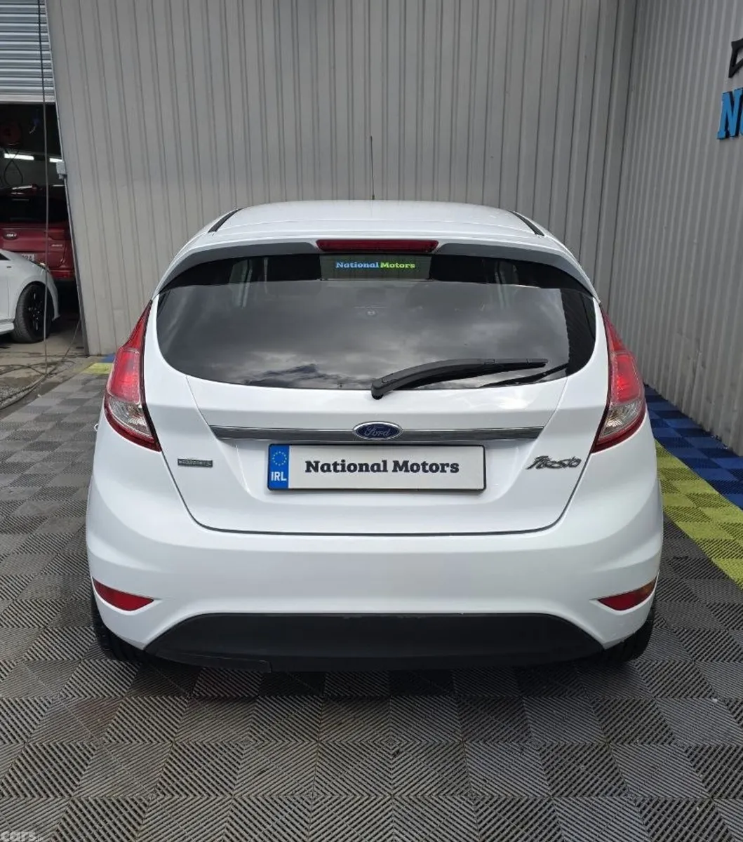 Ford Fiesta Hatchback, Petrol, 2015, White