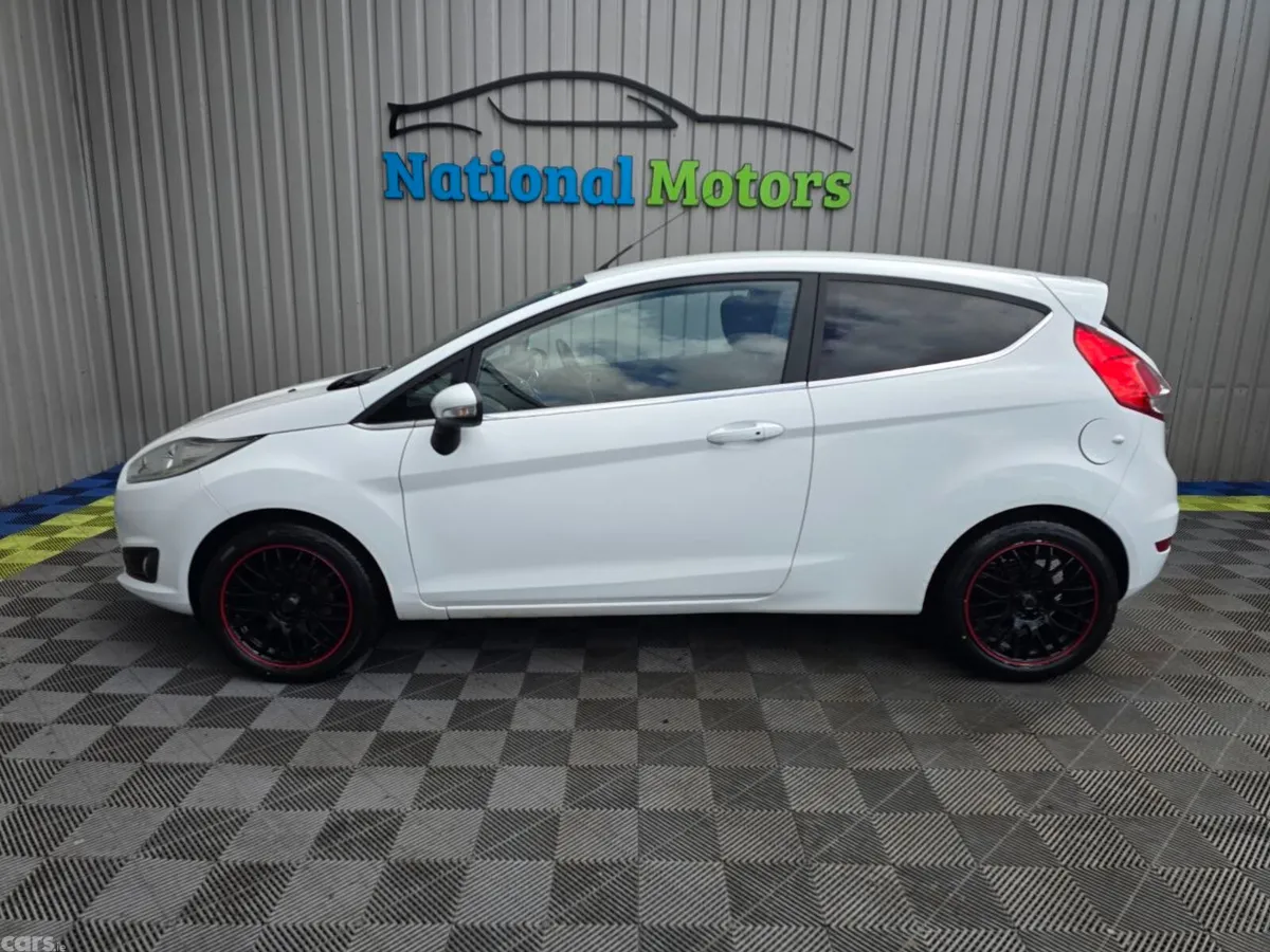 Ford Fiesta Hatchback, Petrol, 2015, White