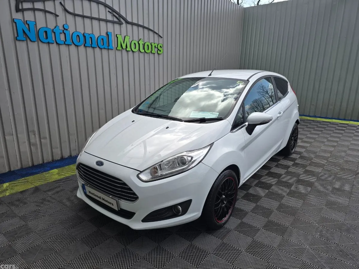 Ford Fiesta Hatchback, Petrol, 2015, White