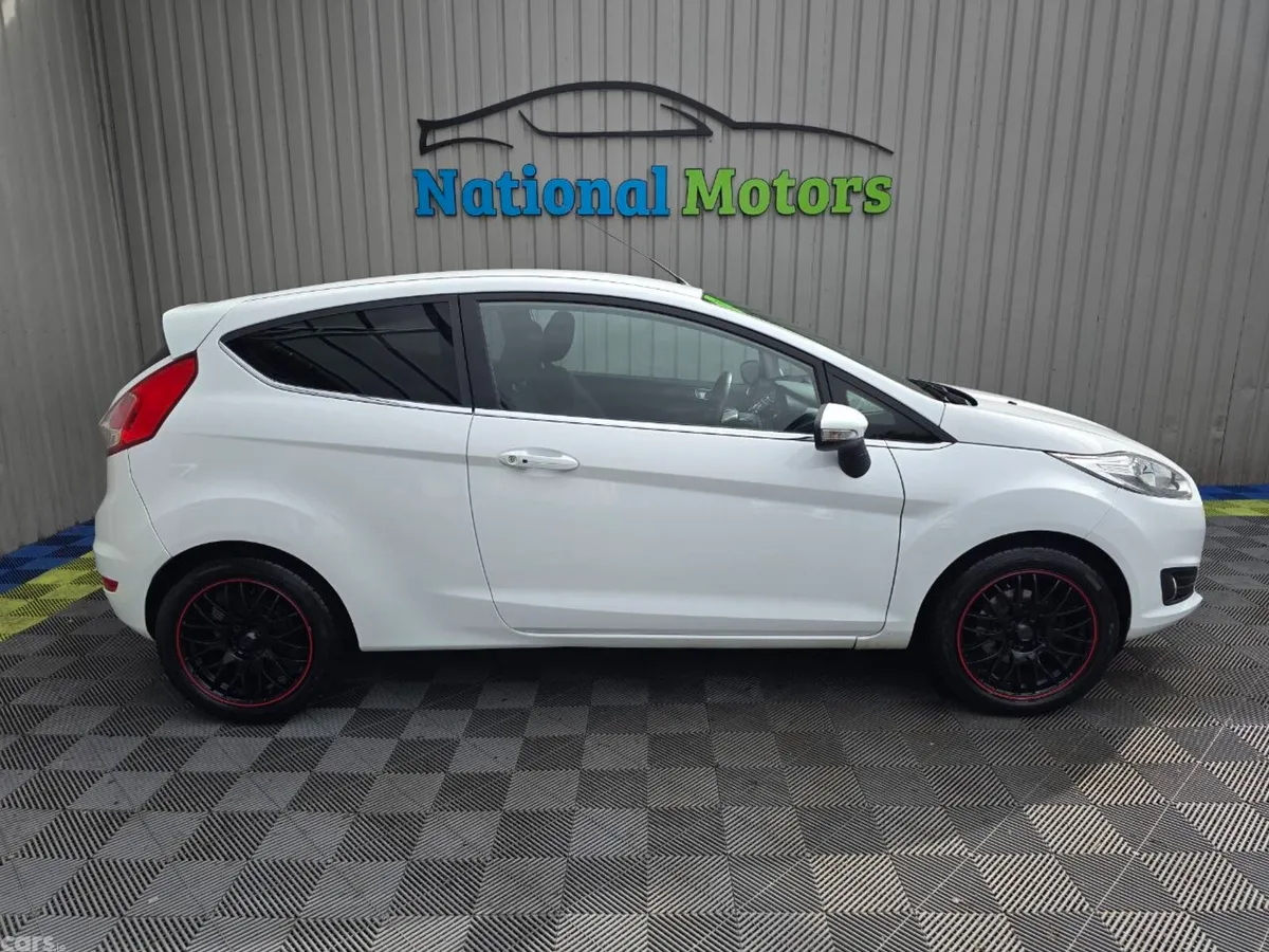 Ford Fiesta Hatchback, Petrol, 2015, White