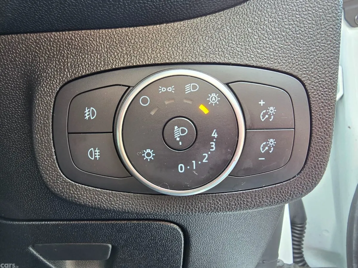 Ford Fiesta Hatchback, Petrol, 2019, White