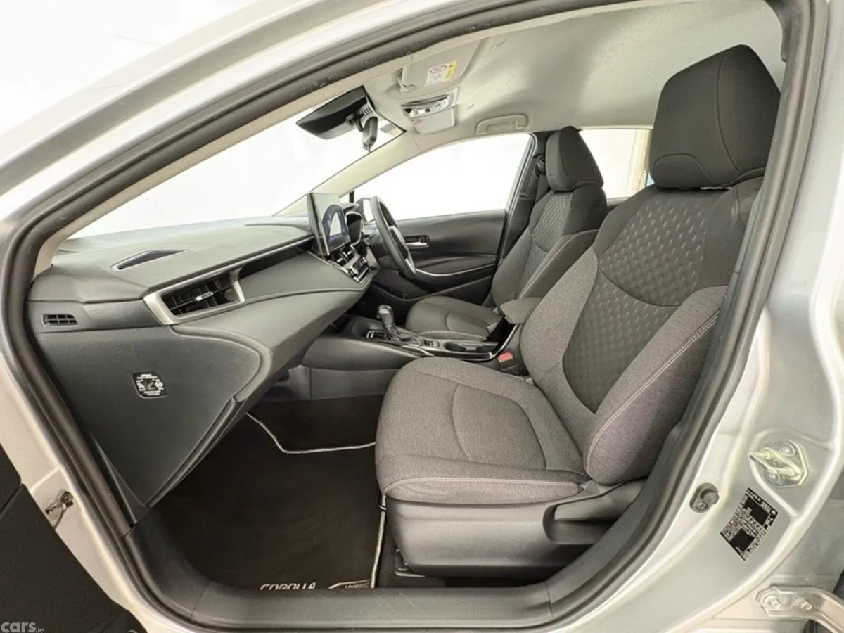 Toyota Corolla Saloon, Petrol Hybrid, 2023, Silver